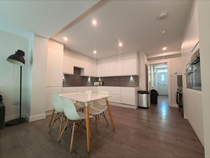 5 Bedroom Town House To Rent In Barnfield Place, Tower Hamlets, London, E14