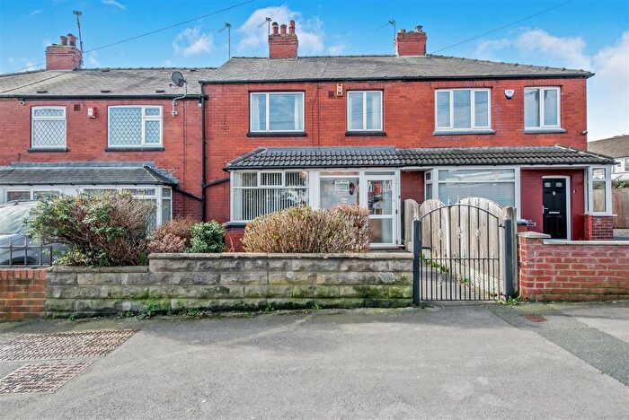 3 Bedroom Town House For Sale In Kellett Lane, Leeds, LS12