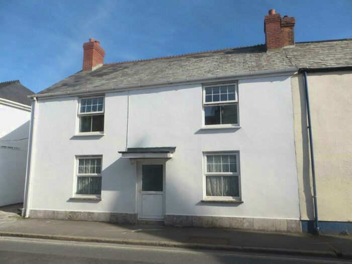 2 Bedroom Flat To Rent In Holsworthy, Devon, EX22