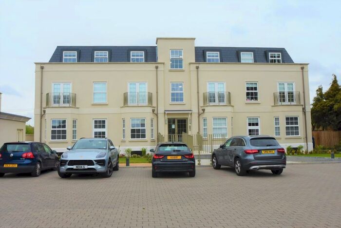 2 Bedroom Property To Rent In Slough Road, Datchet, Slough, Berkshire, SL3