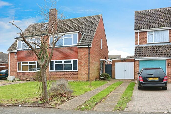 3 Bedroom Semi-Detached House To Rent In Kennett Road, Langley, Slough, SL3