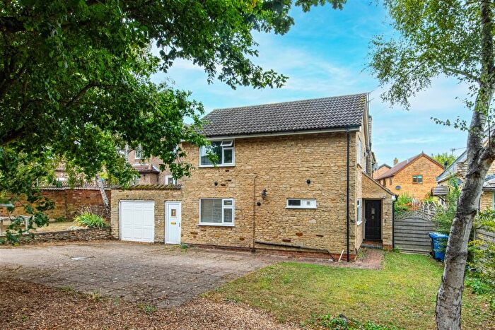 3 Bedroom Detached House For Sale In Bakehouse Lane, Burton Latimer, NN15