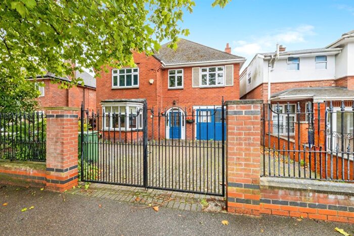 4 Bedroom Detached House For Sale In Wragby Road, Lincoln, LN2