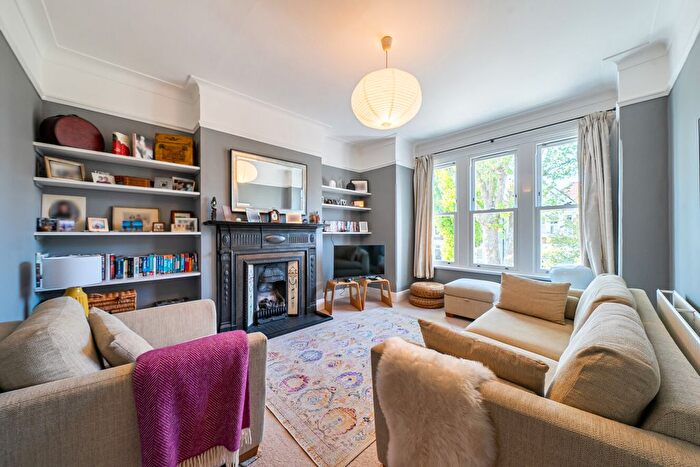 3 Bedroom Flat For Sale In Harborough Road, Streatham, London, SW16