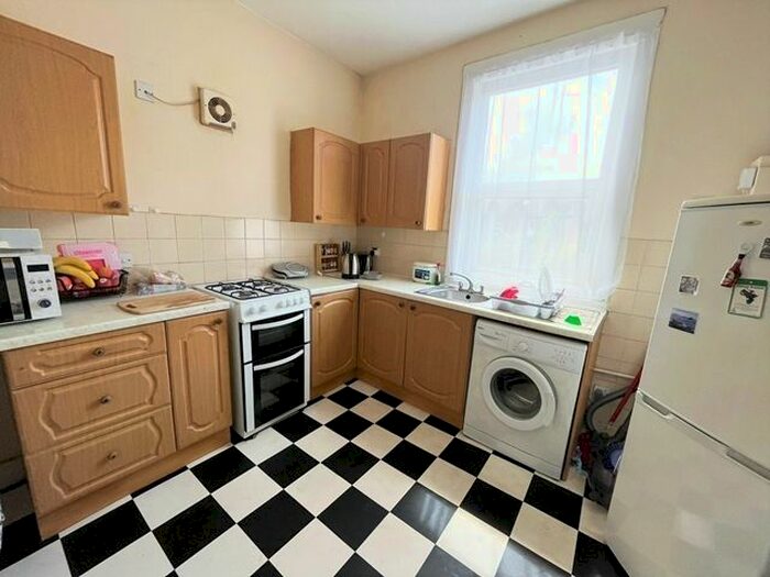1 Bedroom Flat To Rent In Kingston Road, South Wimbledon, London, SW19