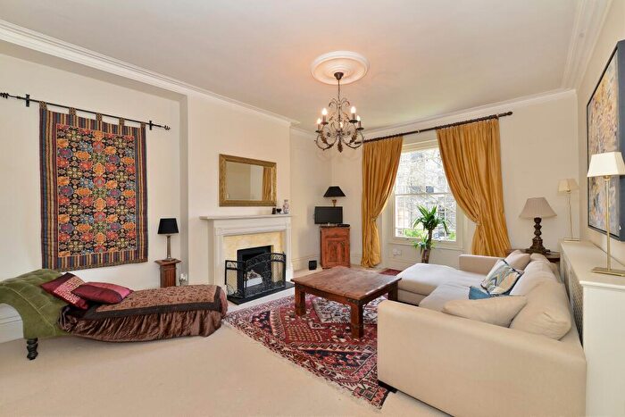 2 Bedroom Flat To Rent In Edith Grove, London, SW10