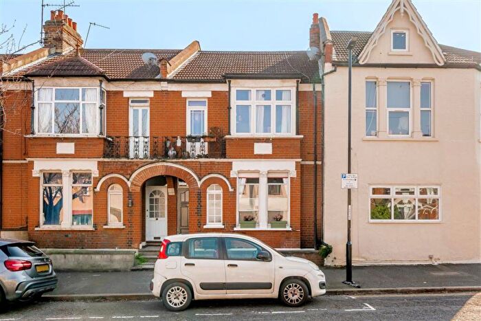 2 Bedroom Maisonette For Sale In Bramshot Avenue, Charlton, SE7