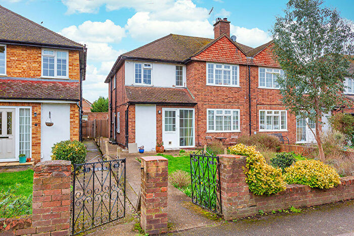 2 Bedroom Flat For Sale In Angel Road, Thames Ditton, KT7