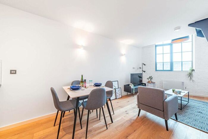 1 Bedroom Flat To Rent In Highgate Road, Kentish Town, London, NW5