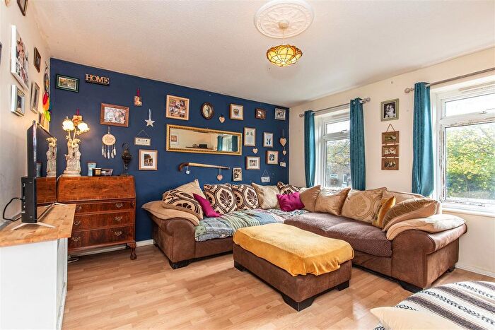 2 Bedroom Maisonette For Sale In Campbell Close, Uckfield, TN22