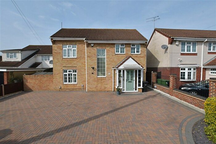 4 Bedroom Detached House For Sale In High Road North, Steeple View, Basildon, Essex, SS15