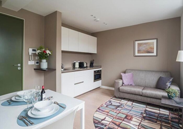 2 Bedroom Flat To Rent In Oriel Place London, NW3