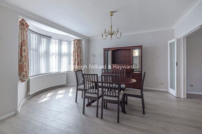 4 Bedroom Detached House To Rent In Southover, Woodside Park, London, N12
