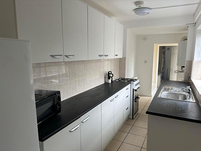 2 Bedroom Terraced House To Rent In John St // Bed // July, LN2