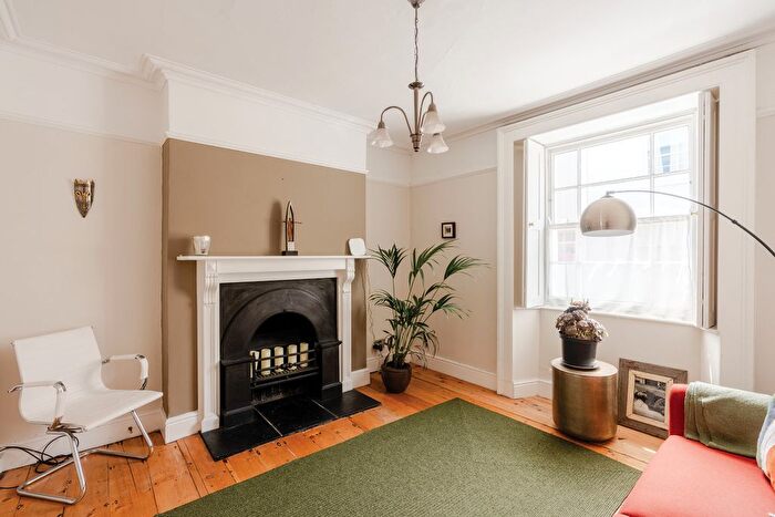 2 Bedroom Property For Sale In Woolcot Street, Redland, Bristol, BS6 - Photo 2