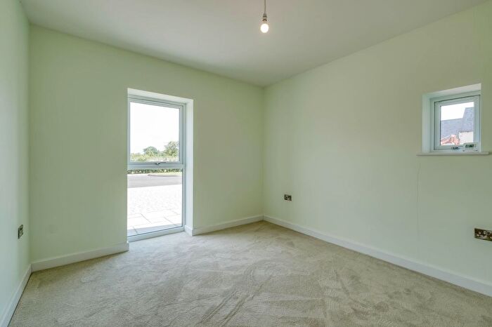 2 Bedroom Flat For Sale In Droitwich Road, Bradley Green, B96