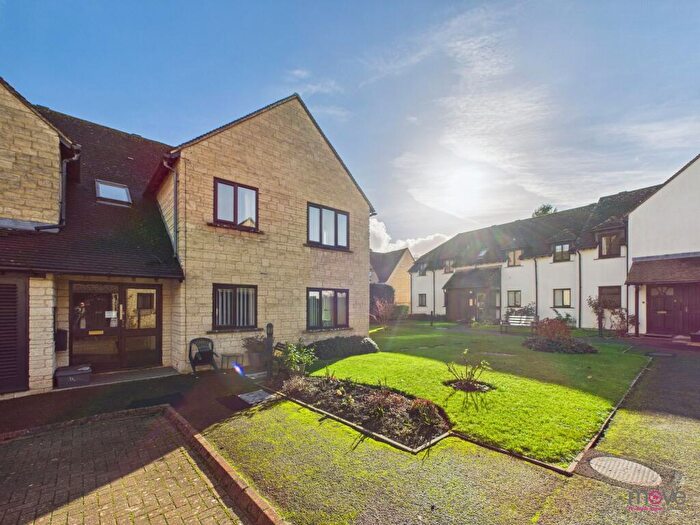 2 Bedroom Flat For Sale In Pegasus Court, Bourton-On-The-Water, GL54
