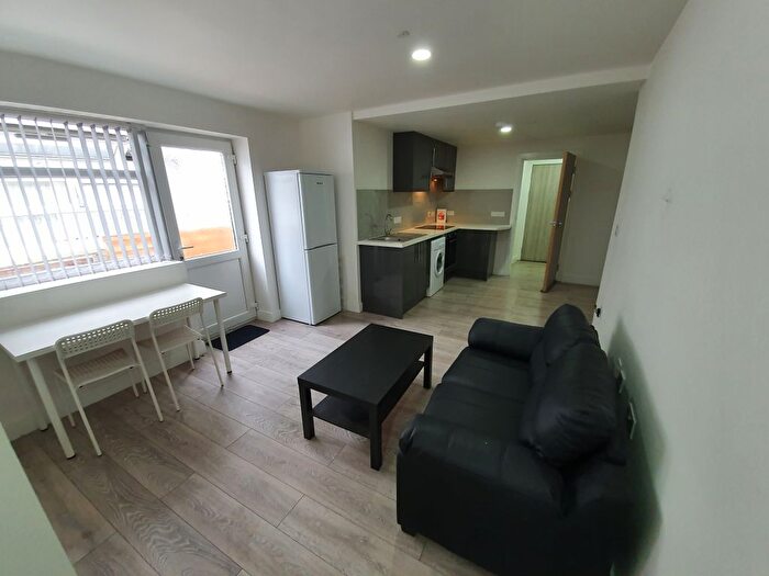 1 Bedroom Flat To Rent In Flat, Minny Street, CF24