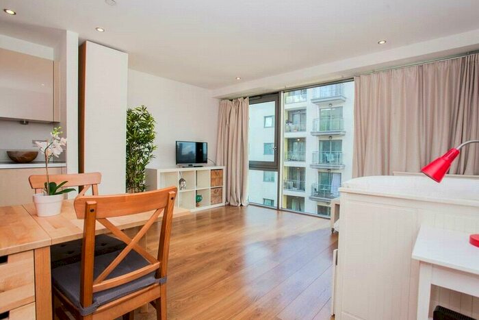 Apartment To Rent In Aqua Vista Square, London, E3