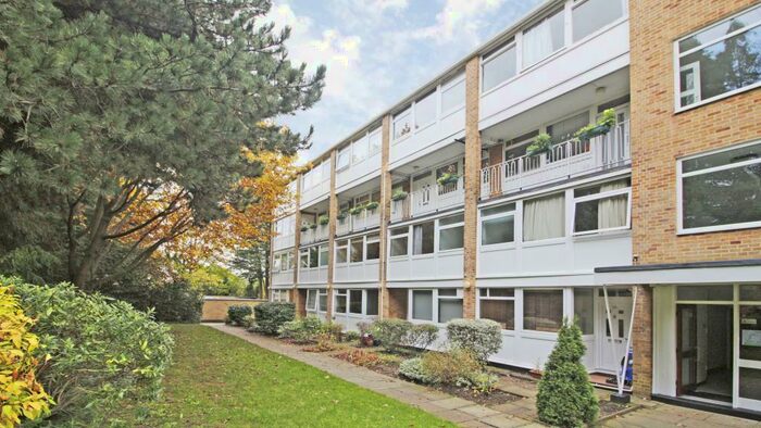 3 Bedroom Maisonette To Rent In Tarnwood Park, London, SE9