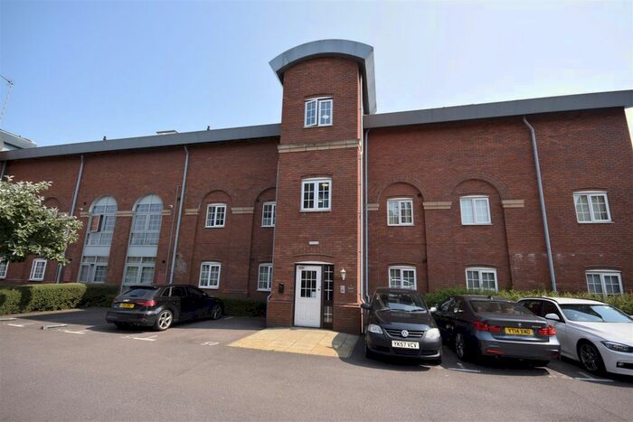 2 Bedroom Flat To Rent In Caxton Court, Burton-On-Trent, Staffordshire, DE14