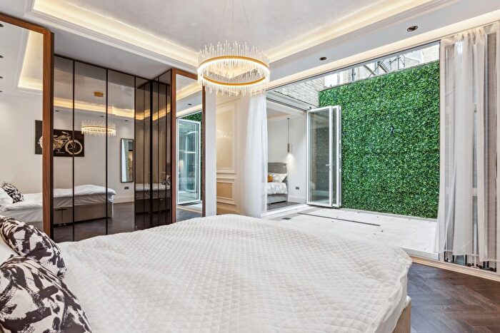 3 Bedroom Flat To Rent In Lexham Gardens, Kensington, W8