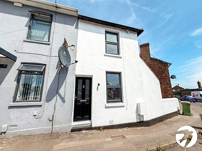 2 Bedroom End Terrace House To Rent In St. Pauls Street, Sittingbourne, Kent, ME10
