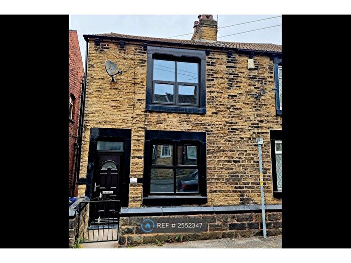 3 Bedroom End Of Terrace House To Rent In Mottram Street, Barnsley, S71
