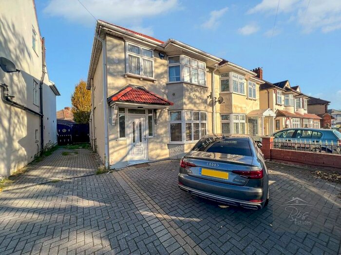 3 Bedroom Semi-Detached House To Rent In Upper Sutton Lane, Heston TW5