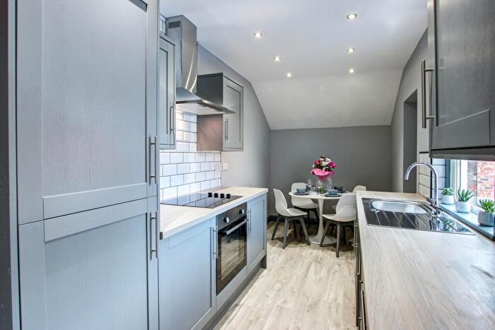 3 Bedroom Flat To Rent In Grantham Road, Sandyford, Newcastle Upon Tyne, NE2