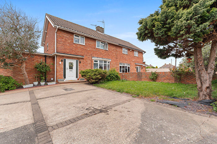 3 Bedroom Semi-Detached House For Sale In Braemar Road, Cleethorpes, DN35
