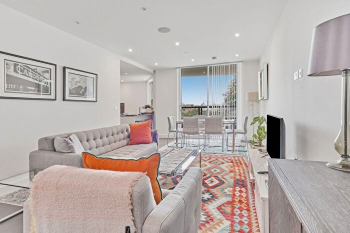 3 Bedroom Flat To Rent In New Tannery Way, London, SE1