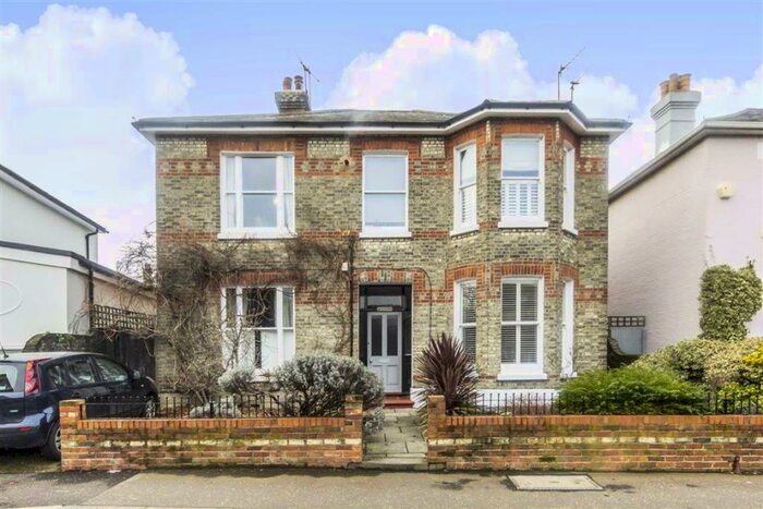 1 Bedroom Flat To Rent In Lower Teddington Road, Teddington, KT1