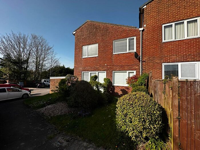 3 Bedroom Terraced House For Sale In First Avenue, Waterlooville, PO8