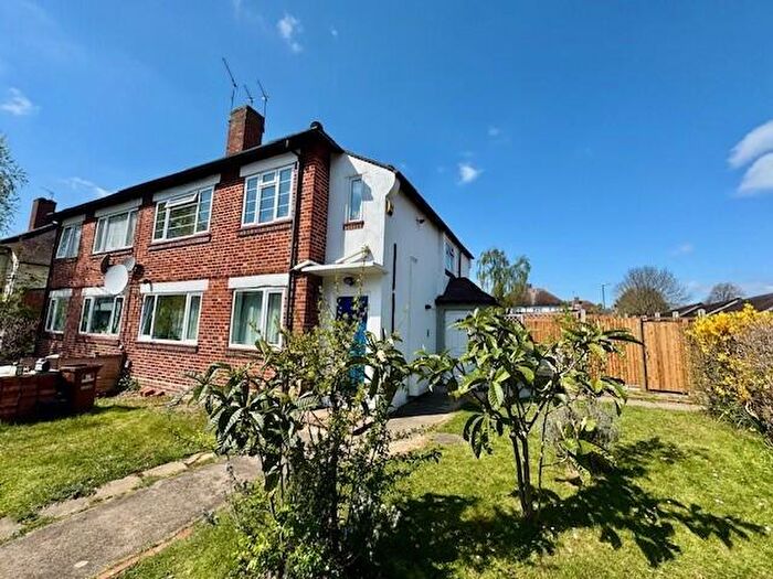 2 Bedroom Maisonette For Sale In Alexandra Close, Harrow, HA2