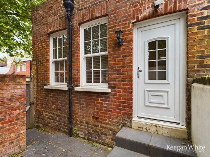 2 Bedroom Flat For Sale In High Street, High Wycombe, HP11