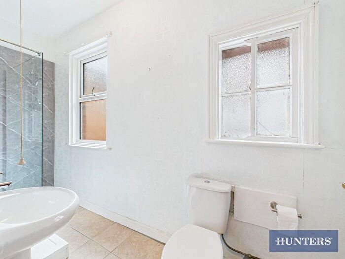 2 Bedroom Flat To Rent In West Avenue, Filey, YO14