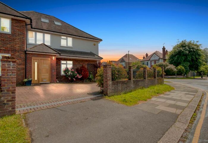5 Bedroom Detached House To Rent In Branscombe Gardens, Winchmore Hill, N21