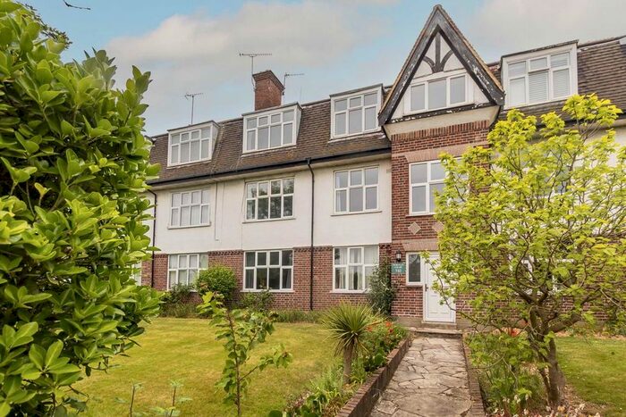 2 Bedroom Flat To Rent In Upper Sunbury Road, Hampton, TW12