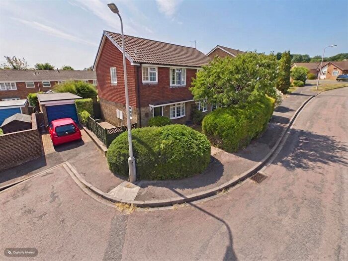 3 Bedroom Semi-Detached House For Sale In Yew Tree Rise, Calcot, Reading, RG31