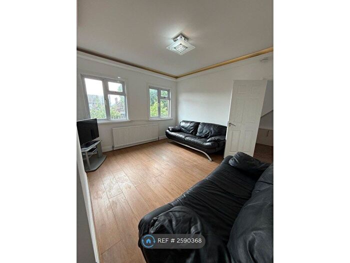 2 Bedroom Flat To Rent In Alexandra Avenue, Harrow, HA2