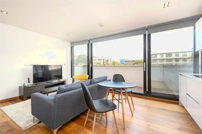 1 Bedroom Penthouse To Rent In Gifford Street, N1