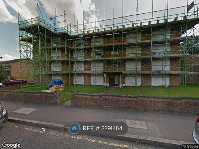 2 Bedroom Flat To Rent In Snakes Lane West, Woodford Green, IG8