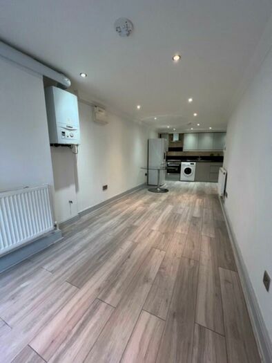 1 Bedroom Apartment To Rent In Lavender Hill, London, SW11