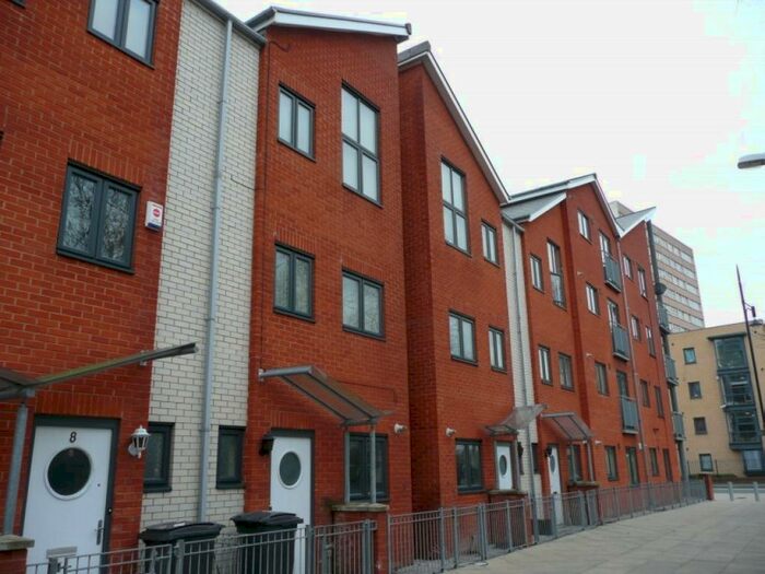 4 Bedroom Town House To Rent In New Bold Walk, Hulme, Manchester., M15