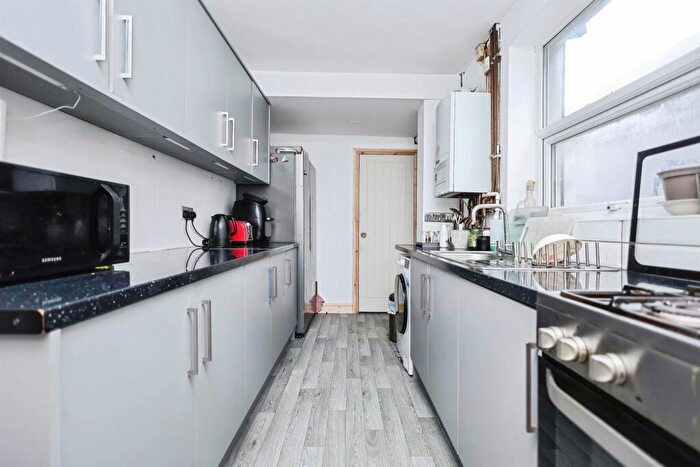 3 Bedroom Terraced House For Sale In Mary Road, Handsworth, Birmingham, B21 - Photo 2