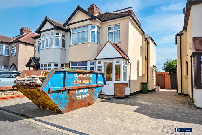 4 Bedroom Semi Detached House For Sale In Grosvenor Drive, Hornchurch, RM11