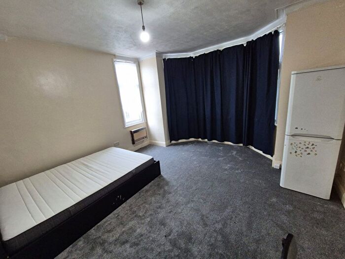 Studio To Rent In Southfield Park, North Harrow, Harrow, HA2