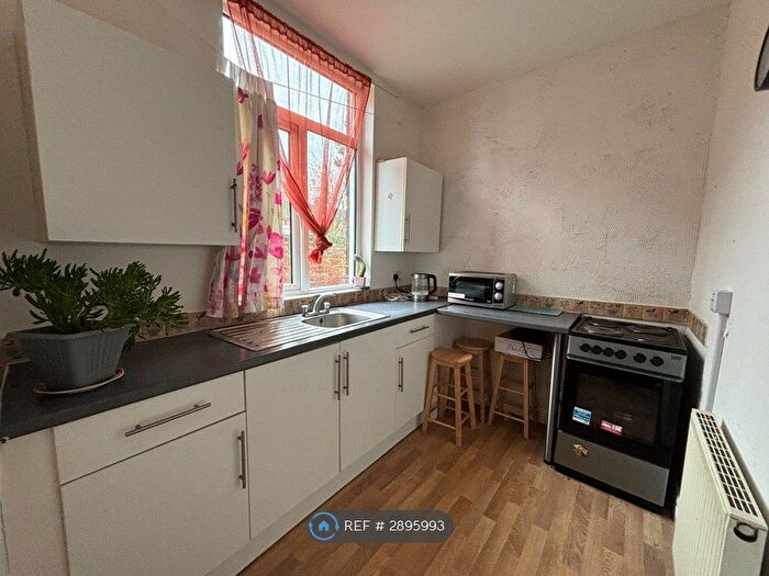 Studio To Rent In Boulevard, Hull, HU3