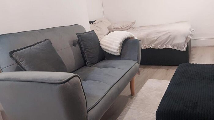 Studio To Rent In Dalyell Road, London, SW9